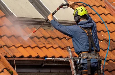 Démoussage et hydrofuge de toiture à Lauzès